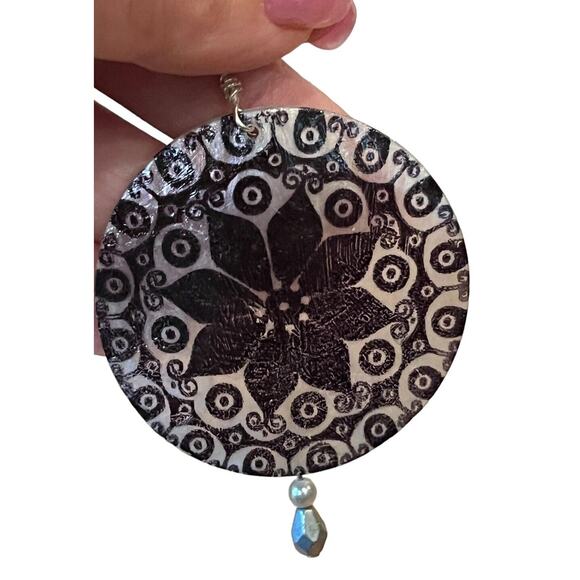 Capace Capiz Shell Vintage Earrings Pierce Drop Dangle Mandala White Black - Picture 3 of 5